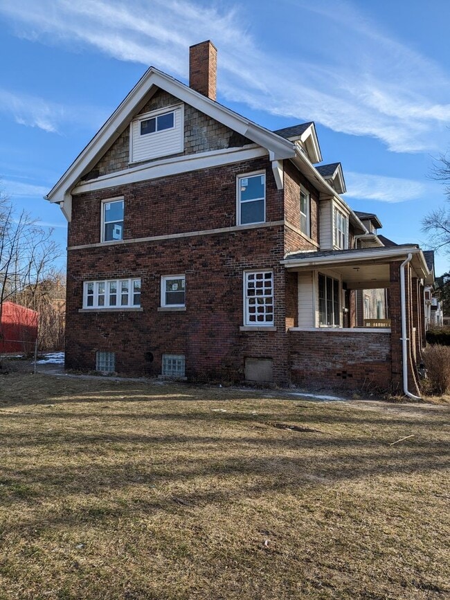 Building Photo - 73 Woodland St