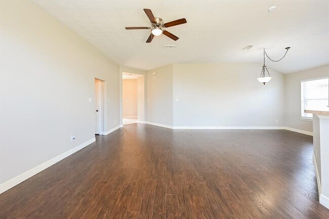 Building Photo - 227 Range Ln