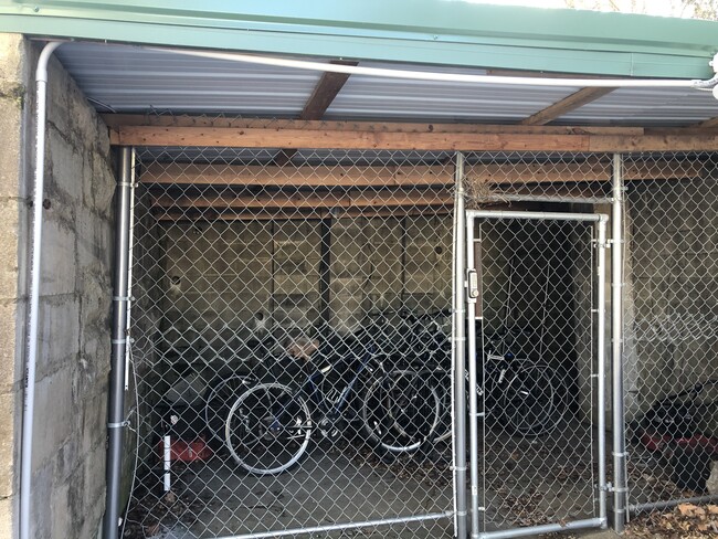 Área de bicicletas (para todos los inquilinos) - 409 W 3rd St