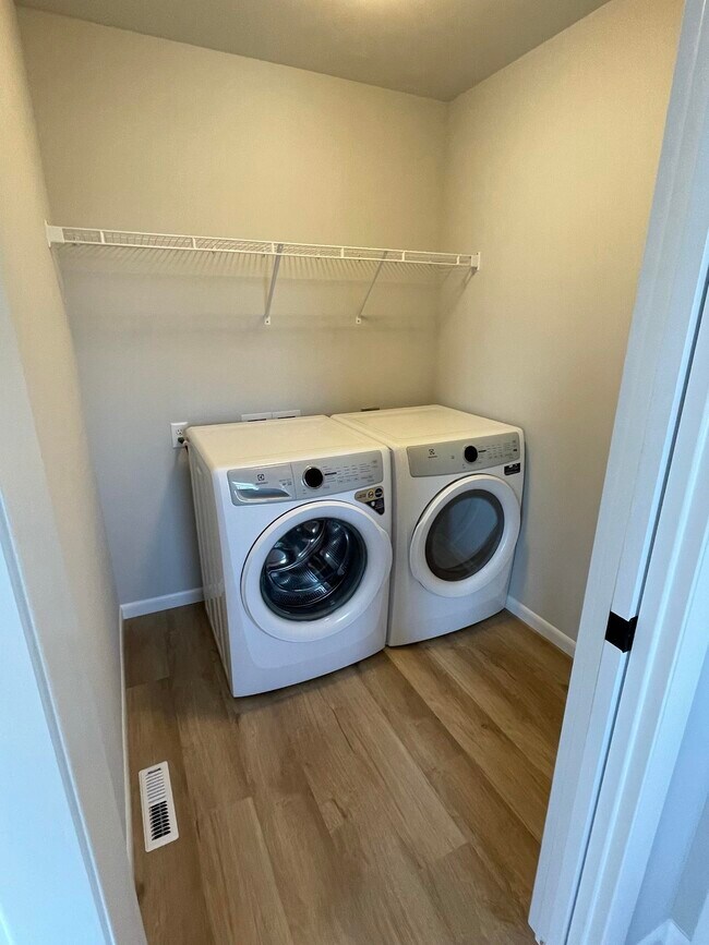 Foto del edificio - 2157 Spring Dreams Ln