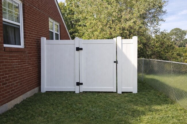 Building Photo - 734 Burgess Ave