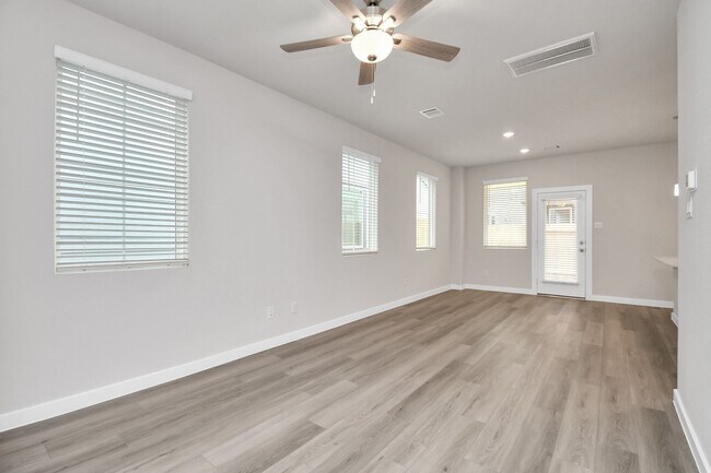 Foto del edificio - 8407 Arden valley Ln