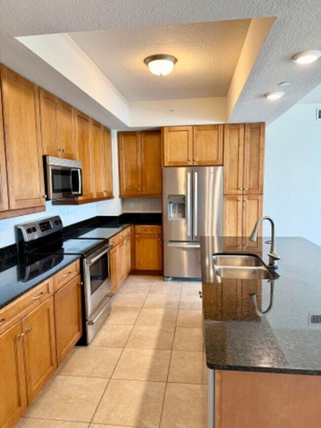 Building Photo - 341 Bay Colony Dr N