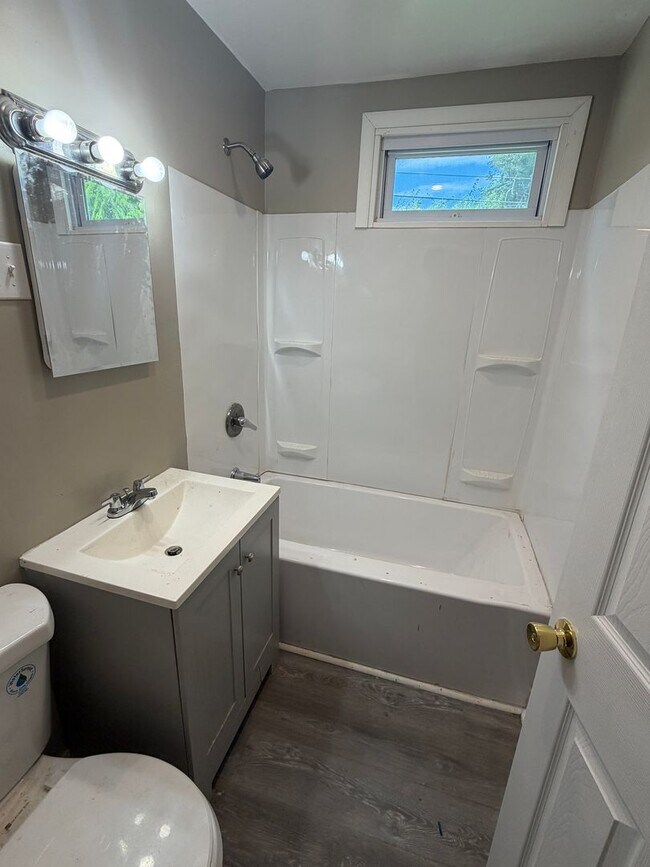 Foto del edificio - Newly updated 3 bedroom Cape Cod in Dayton