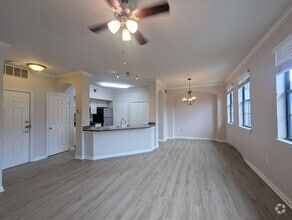 Building Photo - 911 N Orange Ave