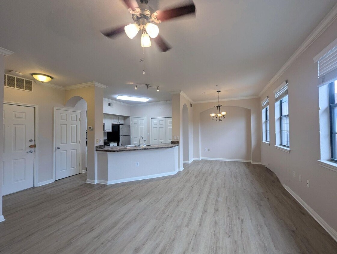 Spacious Updated 1x1 806 square feet! Top... - Spacious Updated 1x1  806 square feet! Top...