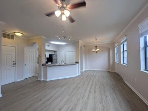 Building Photo - 911 N Orange Ave