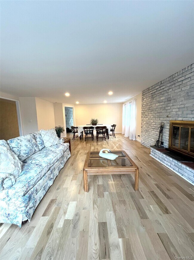 Foto del edificio - 25 Squires Ave