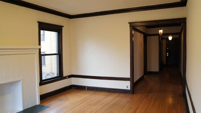 Building Photo - 2428 N Sawyer Ave