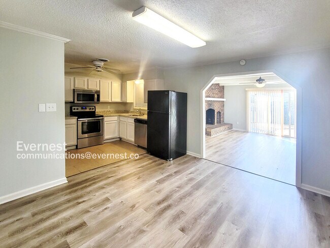 Foto del edificio - 8549 Southaven Cir W