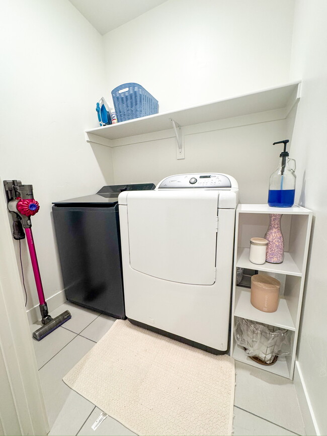 Building Photo - 457 S Wood Stream Rd