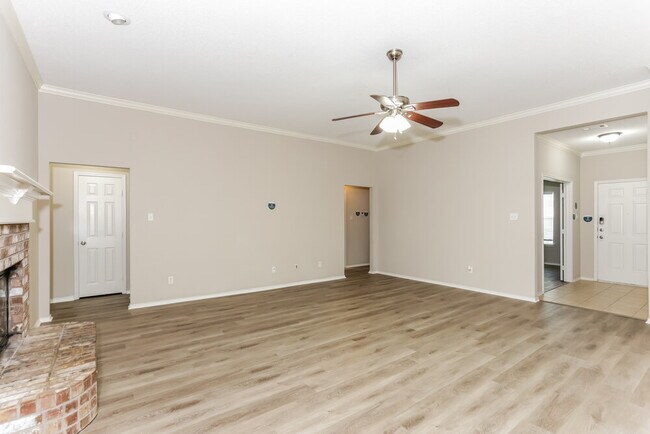 Building Photo - 125 Adams Dr