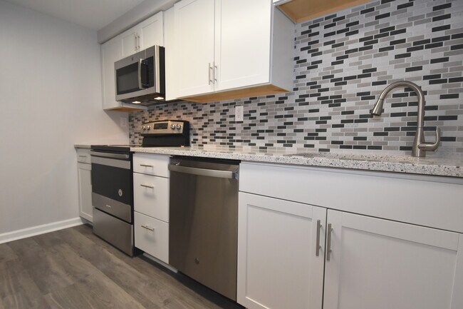 Foto del edificio - 505 Hunters Path Rd