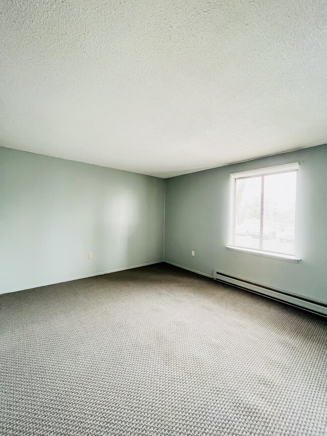 Bedroom - 176 Burgundy Hill Ln