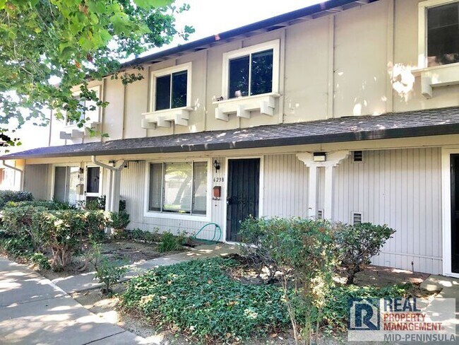 Building Photo - 3BR/1.5BA Condo - East Bay
