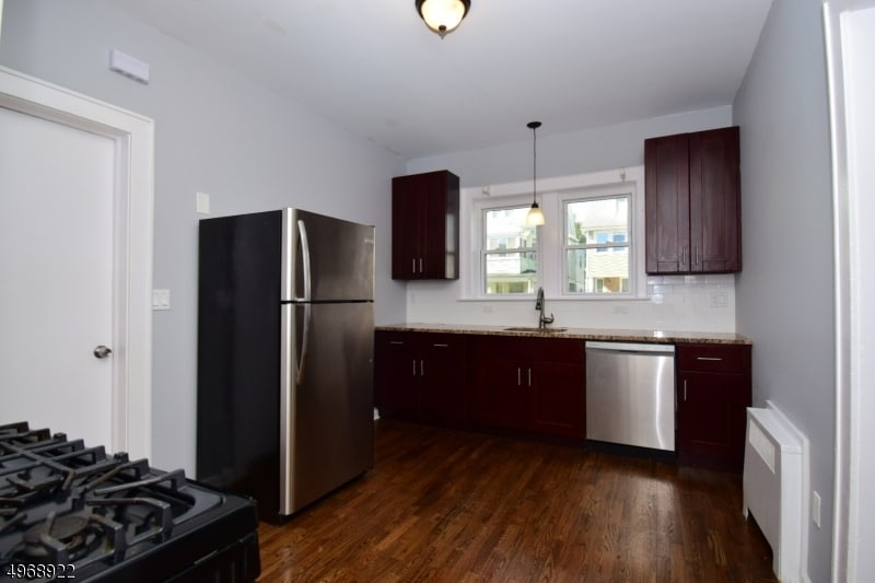 Primary Photo - 25 Rutledge Ave