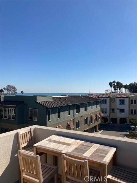 Foto del edificio - 1841 Doheny Way