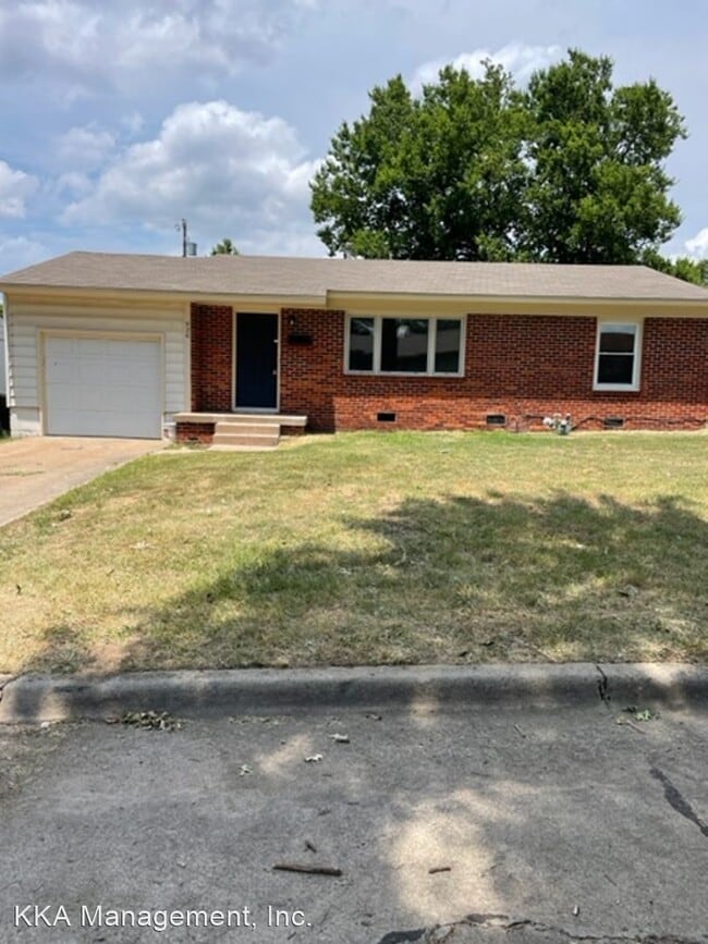 920 Yale Dr, Bartlesville, OK 74006 House Rental in Bartlesville, OK