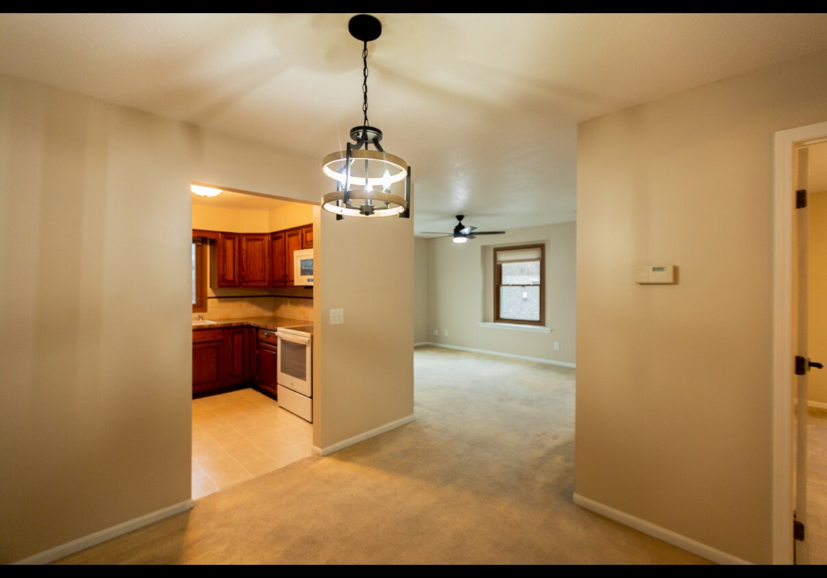 2514 E 51st St Unit D, Davenport, IA 52807 Condo for Rent in