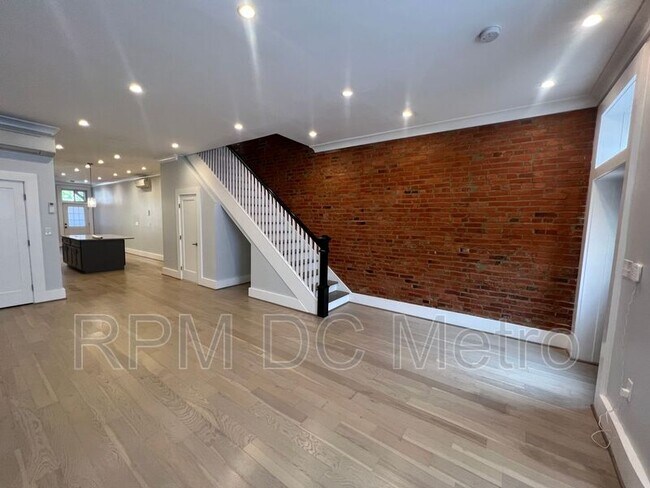 Foto del edificio - 2119 1st St NW