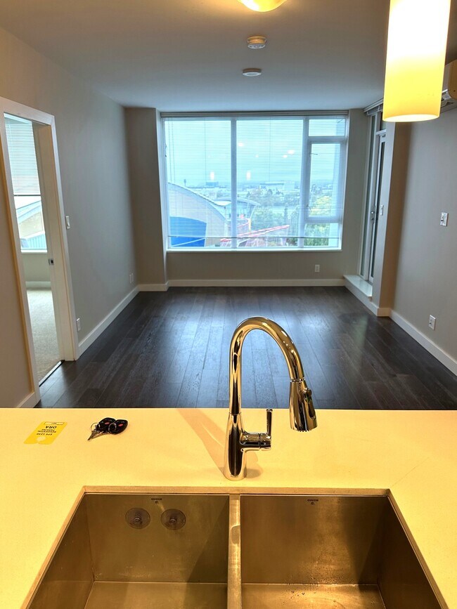 Photo du bâtiment - 6200 River Rd