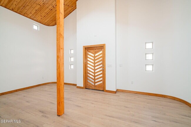 Foto del edificio - 404 W Overland Ave