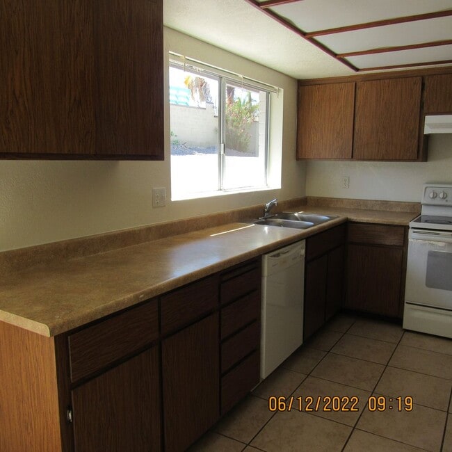 Building Photo - 3590 Clearwater Dr