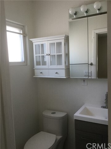 Building Photo - 5828 Los Feliz Dr