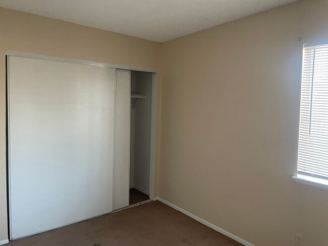 Foto del edificio - BEAUTIFUL AND AFFORDABLE 2 BEDS 1  BATH APARTMENT AVAILABLE FOR RENT !!!