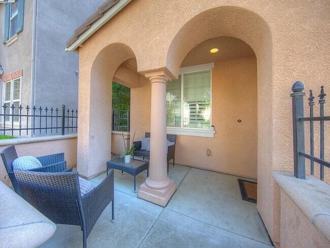 Foto del edificio - 2168 Wellington Dr