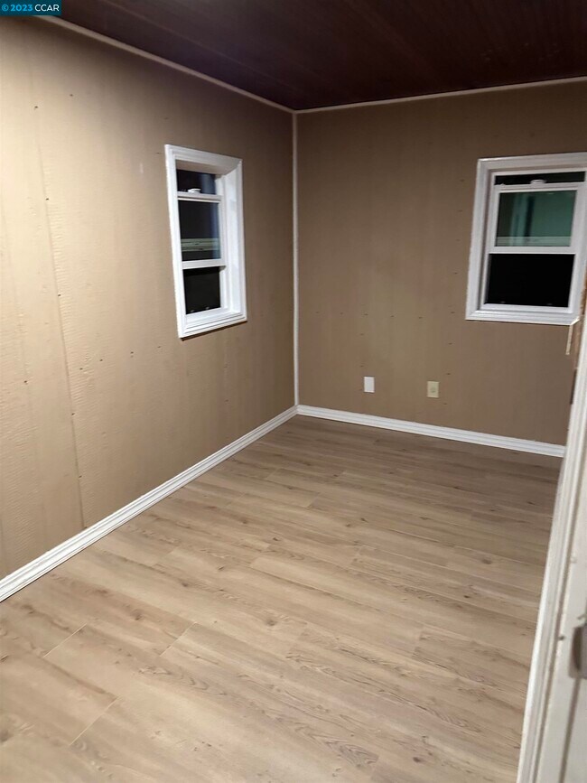 Building Photo - 605 W Eighth St