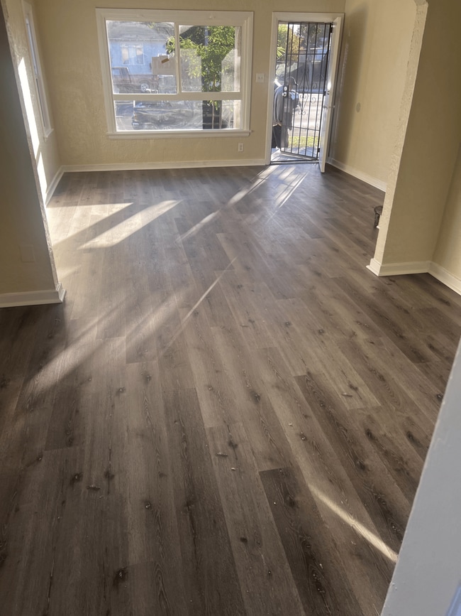 Foto del edificio - 967 N White Ave