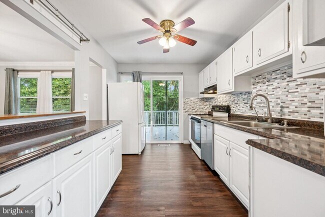 Foto del edificio - 1229 Ramblewood Dr