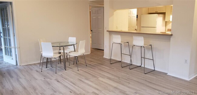 Building Photo - 6812 W Sample Rd