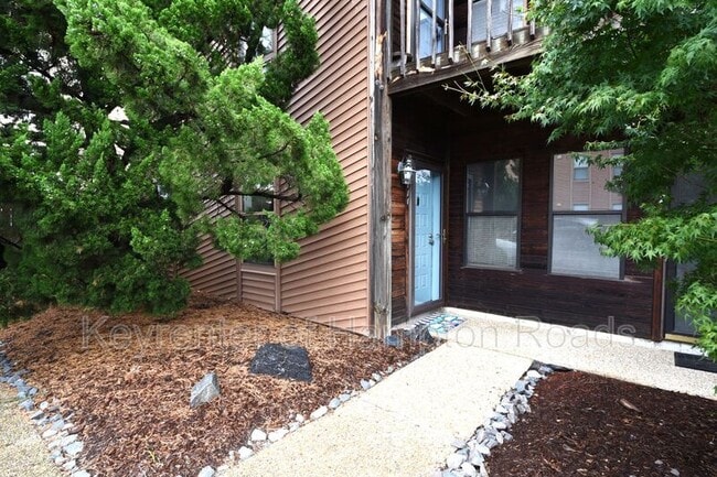 Building Photo - 8530 Tidewater Dr