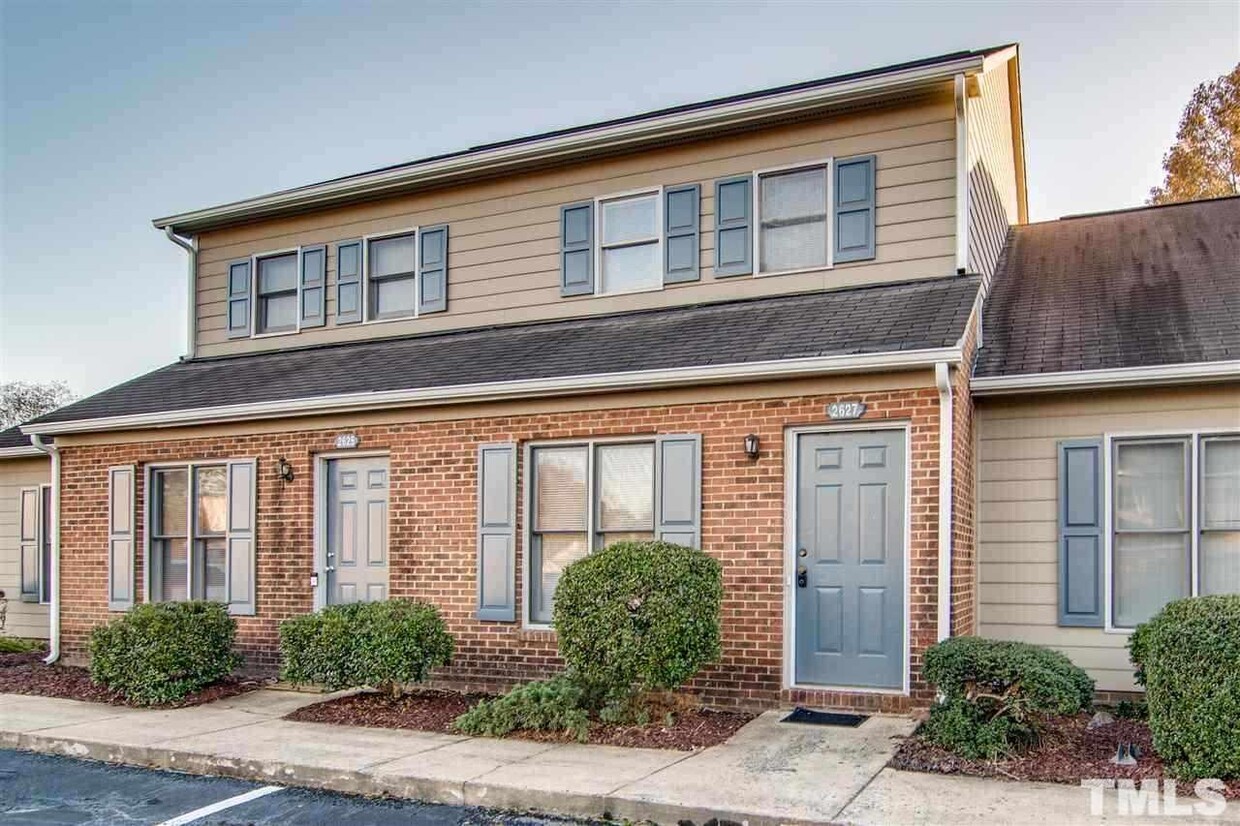 Foto principal - 2627 Camellia Dr