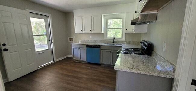 Foto del edificio - Newly Remodeled Brick Home.