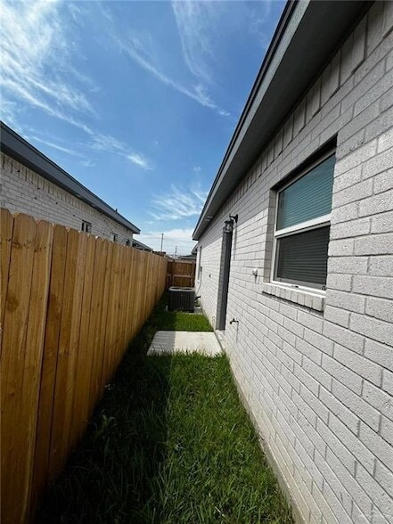 Building Photo - 1635 Playa Dr