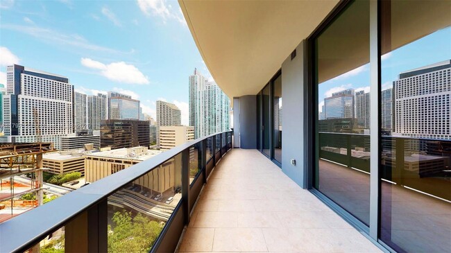 Building Photo - 1000 Brickell Plaza