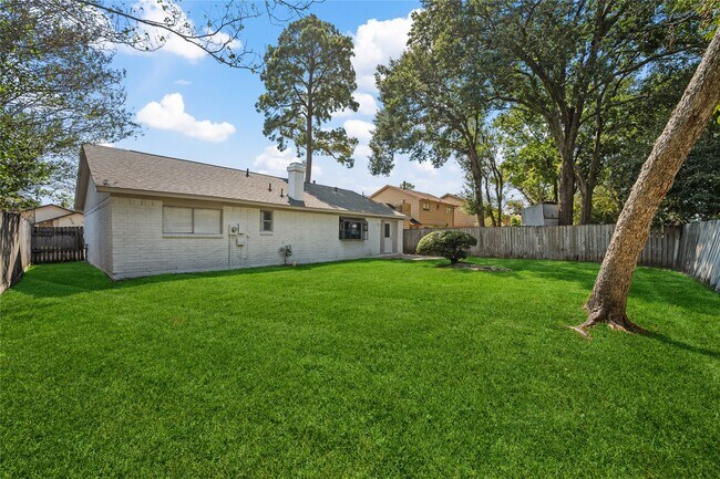 Building Photo - 20109 Misty Pines Dr