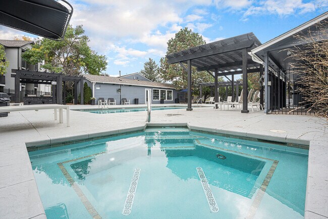 Building Photo - Oakdale Springs