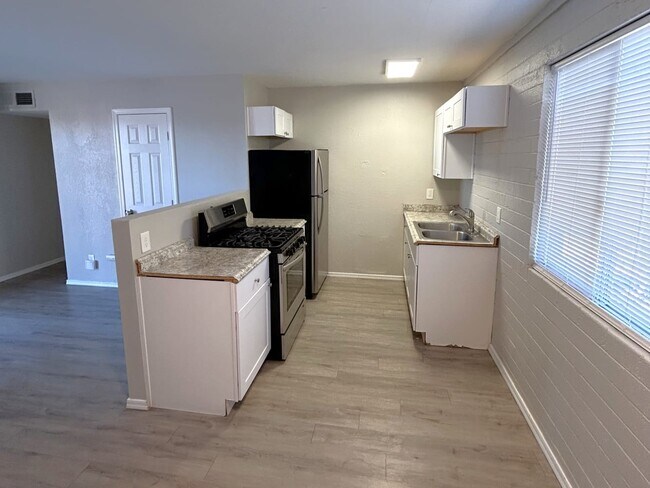 Building Photo - 801 E Siesta Dr Unit 4