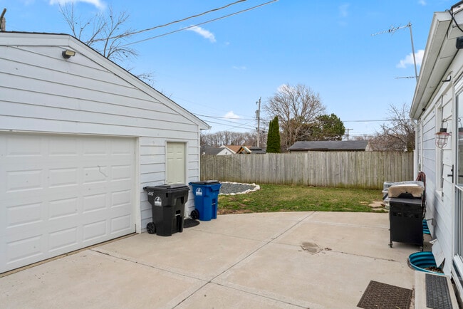 Back - 2515 E Crescent St