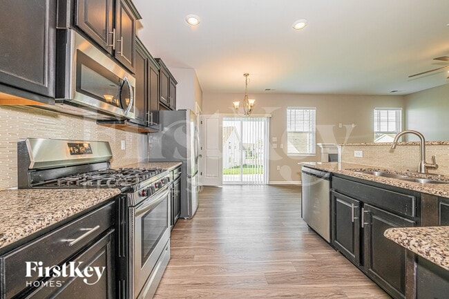 Building Photo - 637 Starry Sky Dr