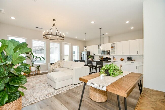 Foto del edificio - 8432 Berry Brush Ln