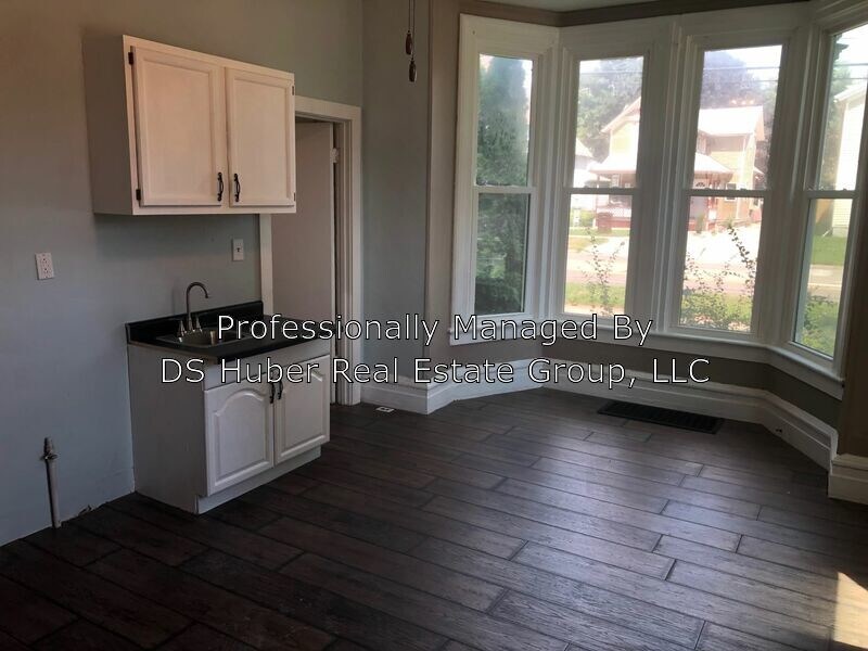 Primary Photo - 308 E State St