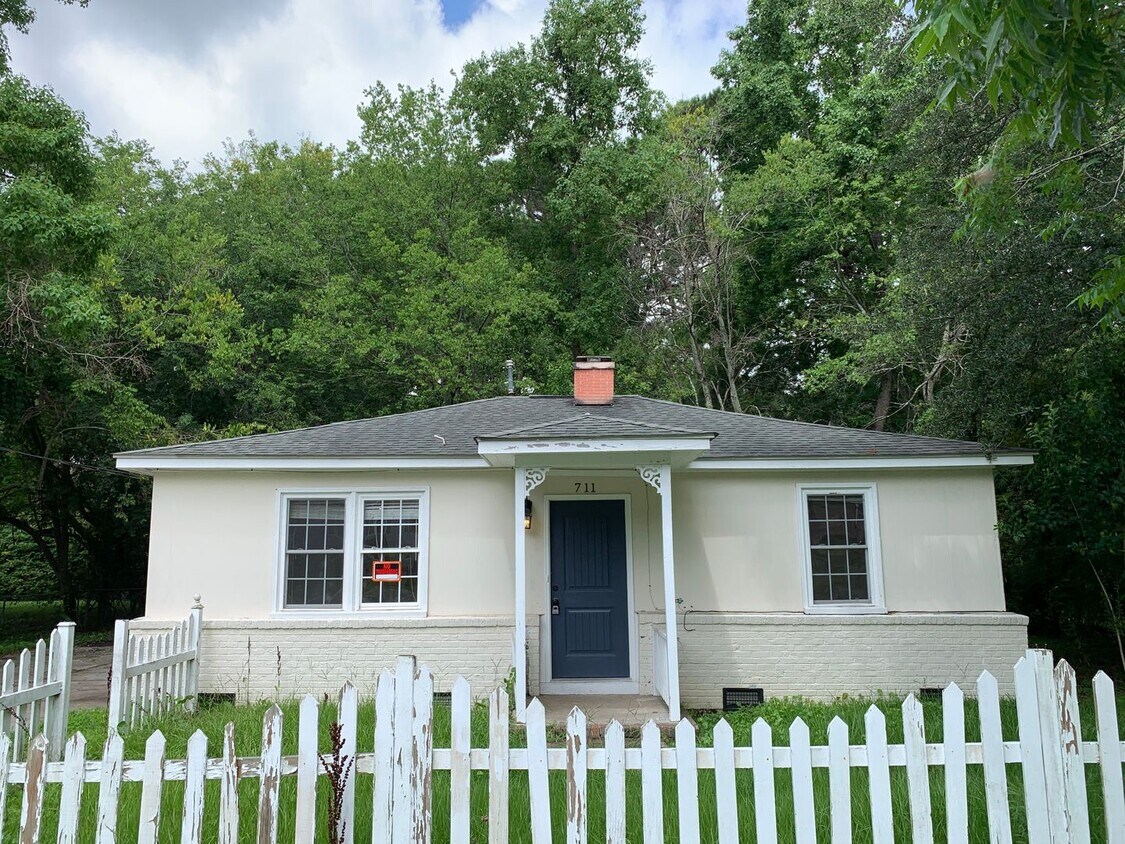 Primary Photo - Home in West Ashley Available!