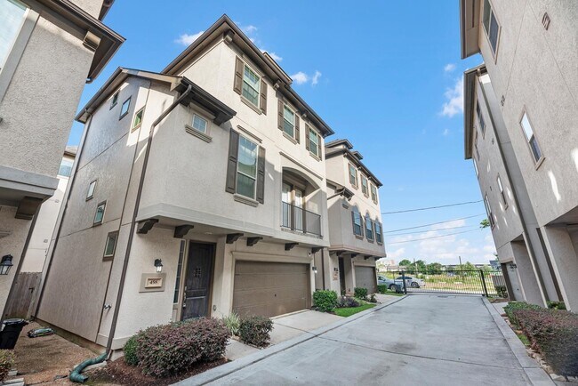 Foto del edificio - 458 N Live Oak St