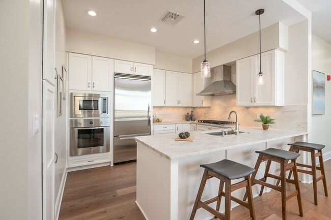 Photo - 5455 Landmark Pl Apartment