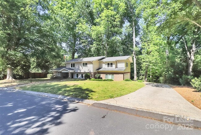 Foto del edificio - 2619 Inverness Rd